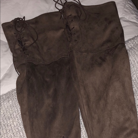 Size 9 thigh high boots - Picture 2 of 3